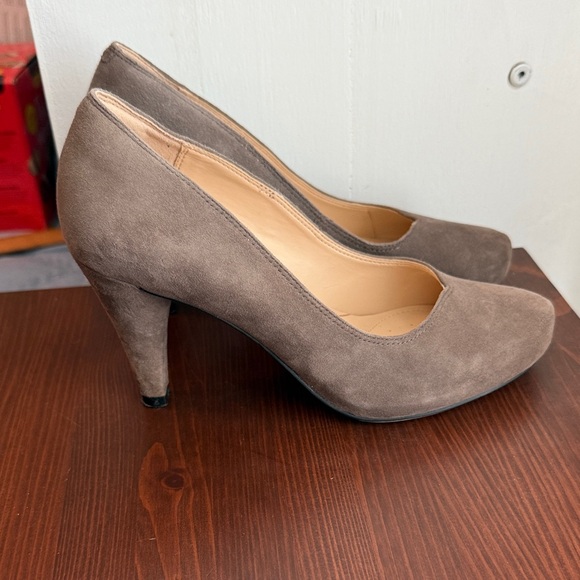 Clarks Women's Brown Suede Heels, cushion, comfy - Picture 3 of 5
